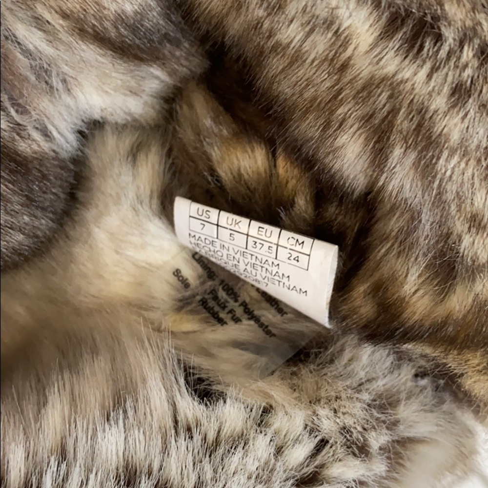 NWOT SALE‼️Toms fur boots - Picture 8 of 10